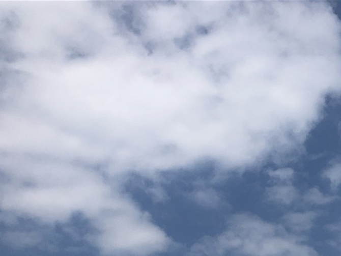 'Aan het strand van Oostende op een zomerse dag was de hemel zo blauw.  't Werd de dag van m'n leven...'