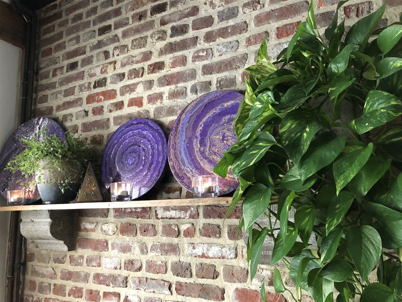 Acrylgietwerkjes in het interieur