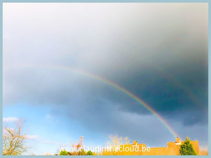 Streepjes, boogjes, rimpelingen in alle kleuren...van de regenboog - 12 januari op de parking van de Lidl