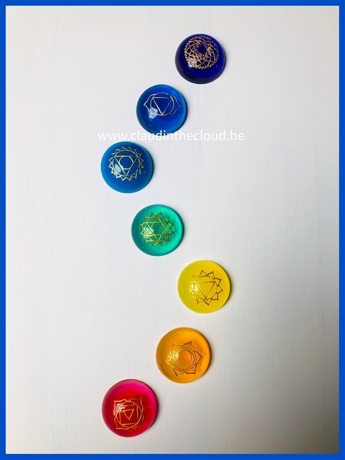 Eigen werk - Chakra's/energiewielen in epoxyhars - Halve bollen met transparante kleurpigmenten